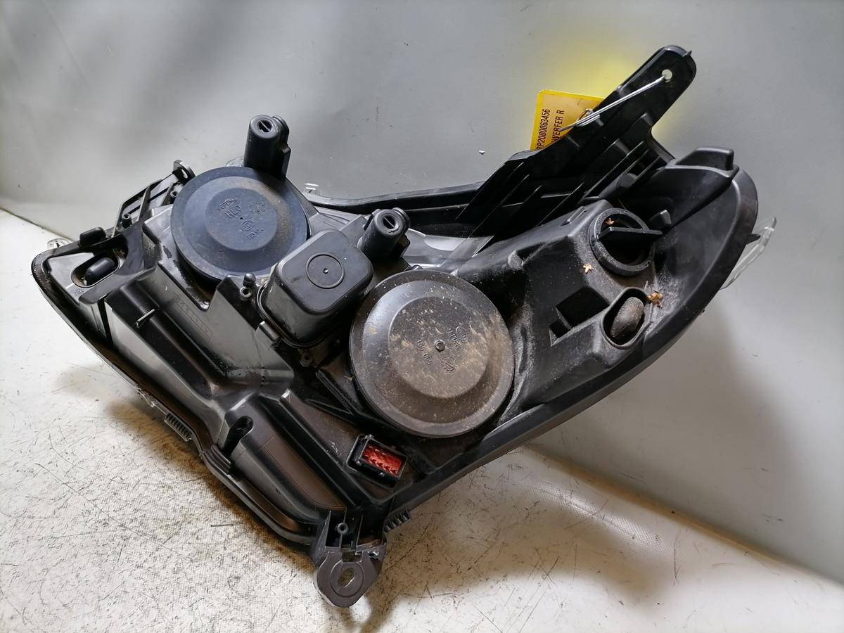 Opel Astra H Scheinwerfer vorn rechts Halogen Schwarzer Hintergrund Bj.2009